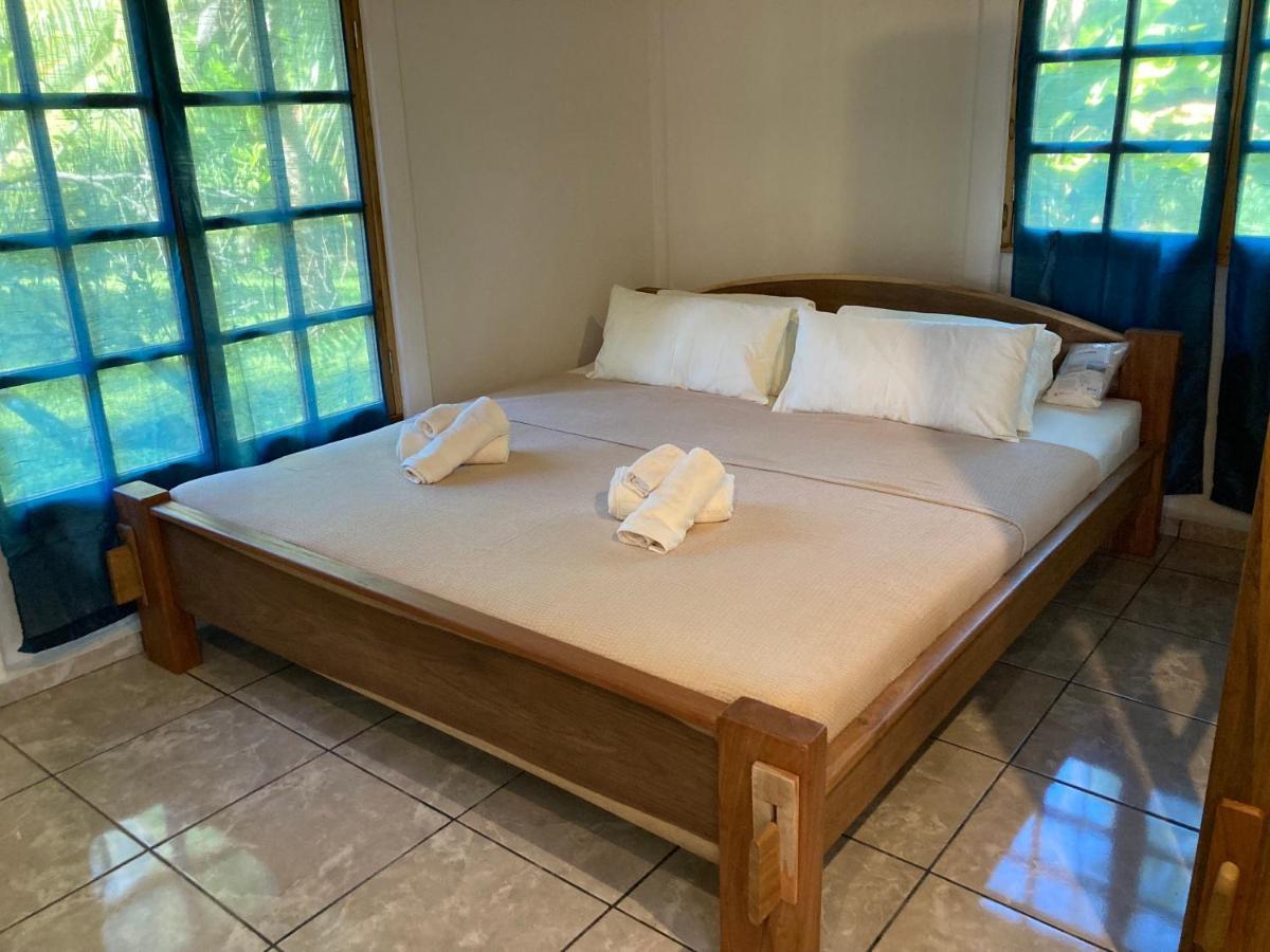 Pura Vida Vegana Hotel Cahuita Bagian luar foto
