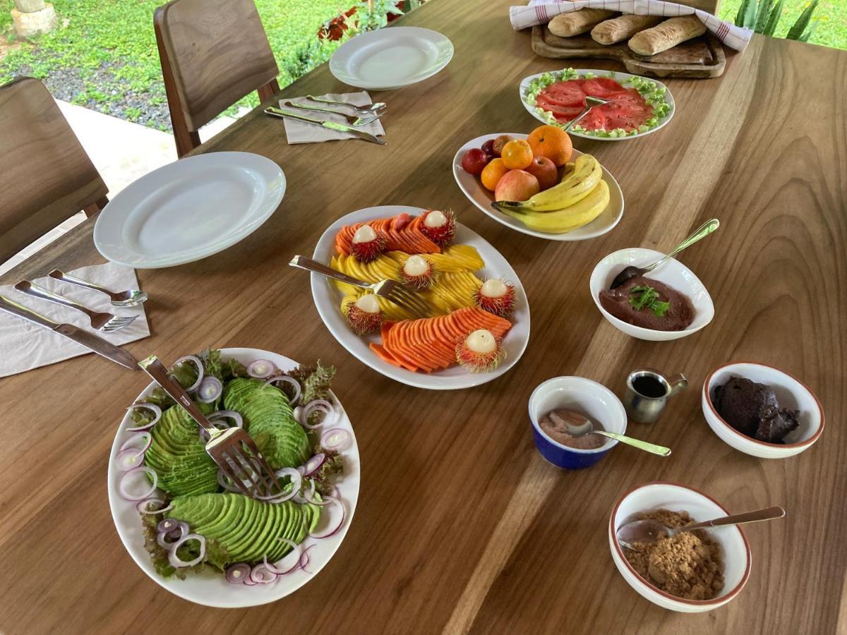 Pura Vida Vegana Hotel Cahuita Bagian luar foto