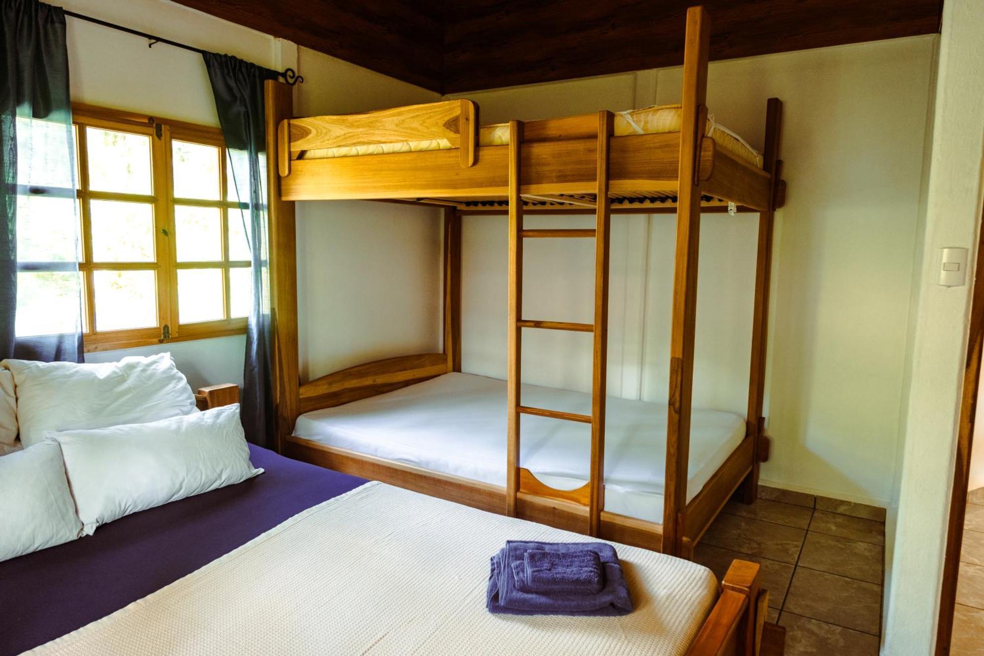 Pura Vida Vegana Hotel Cahuita Bagian luar foto