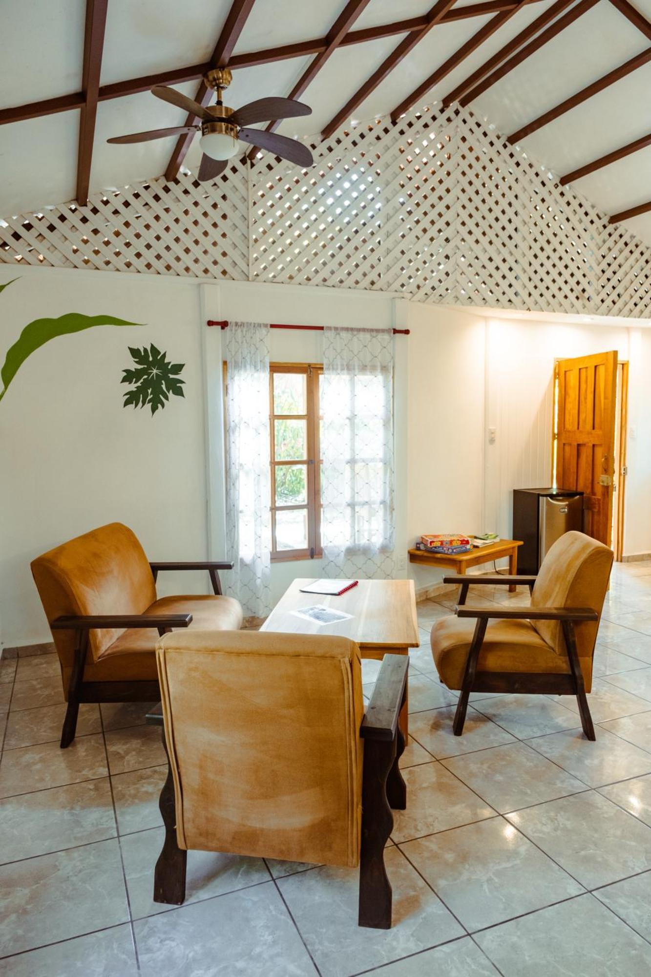 Pura Vida Vegana Hotel Cahuita Bagian luar foto